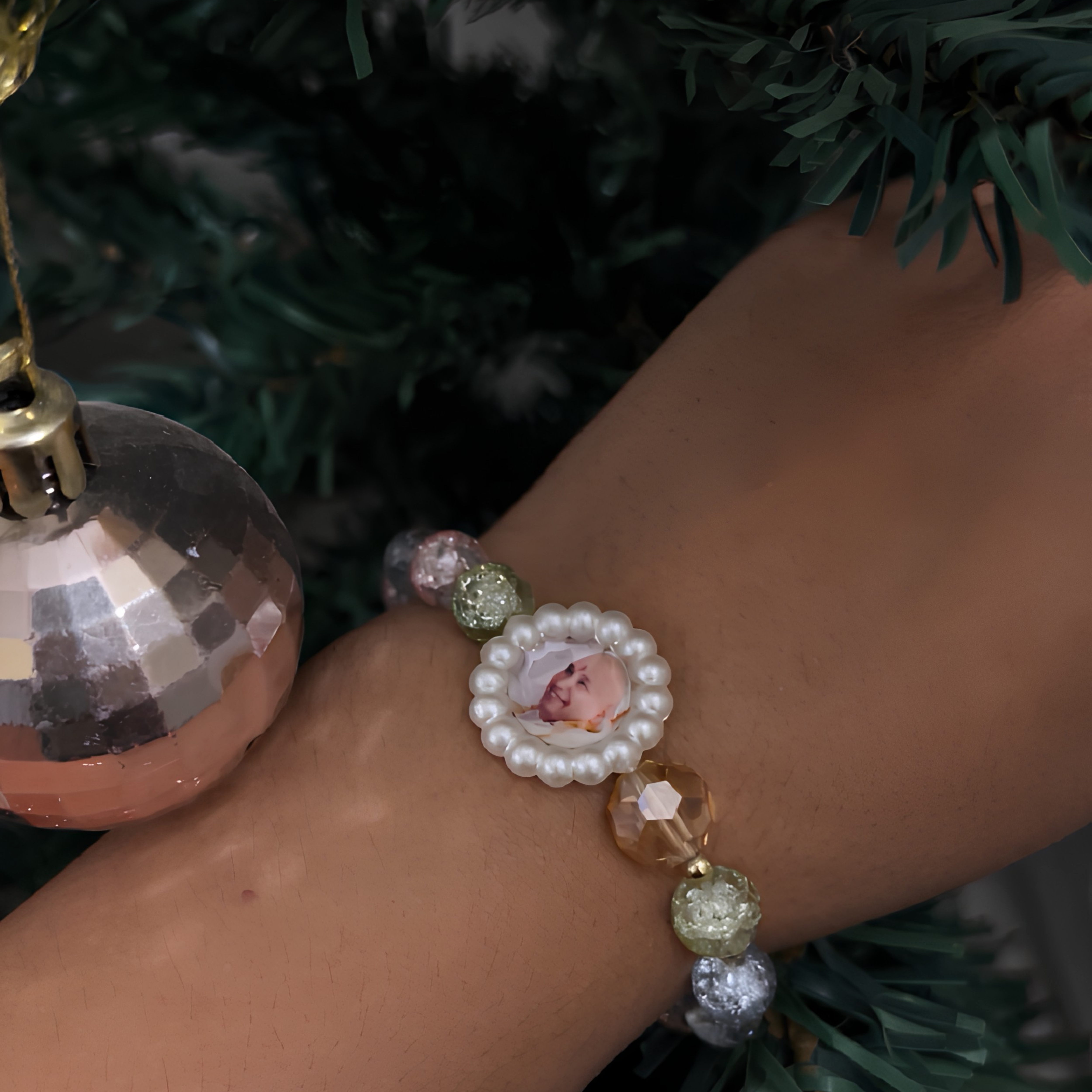 Serene Aura Guruji Swaroop Crystal Bracelet – Handcrafted Meditative Jewelry with Crackle Quartz & Citrine Accents