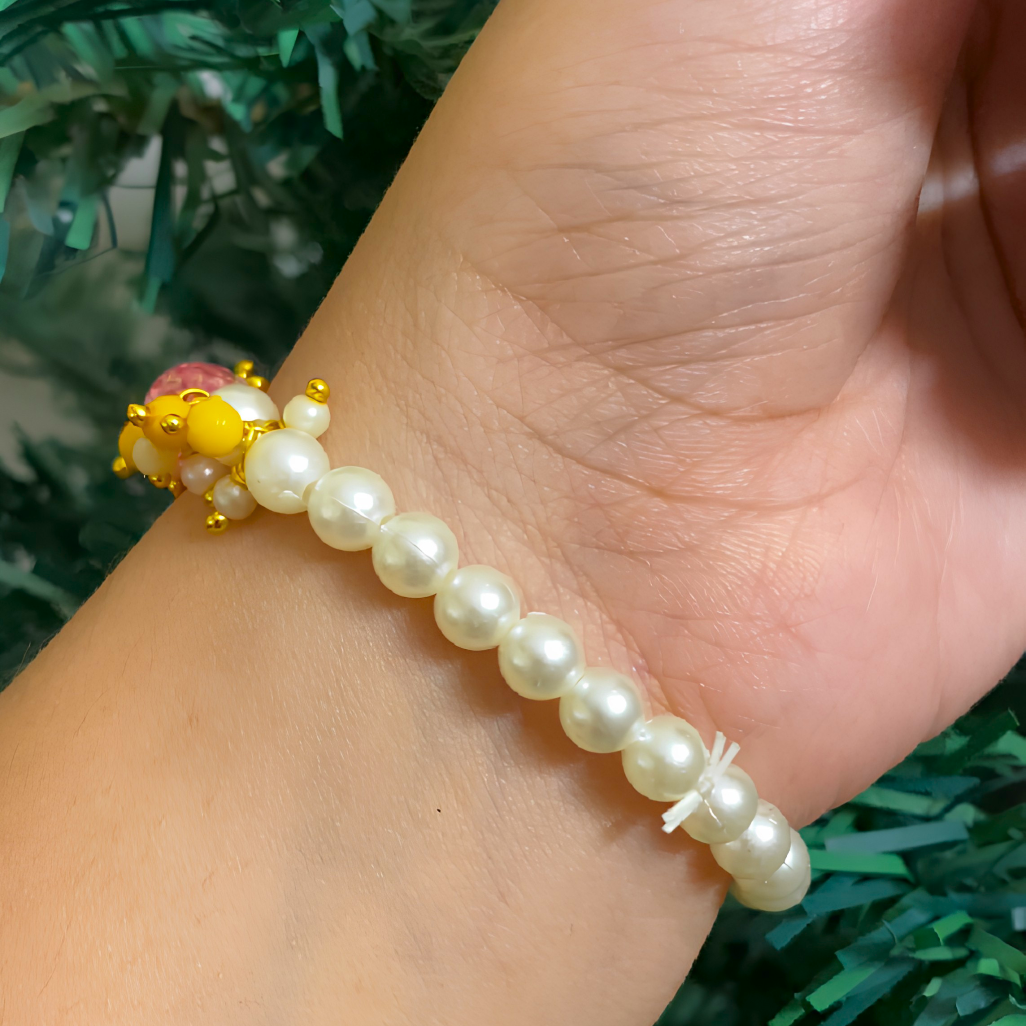 Guru Ji Divine Swaroop Pearl Bracelet with Vibrant Pink Crackle Beads