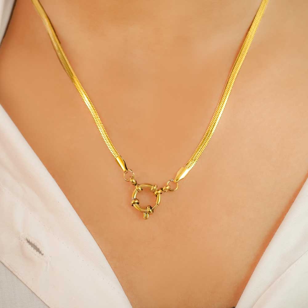 Anna necklace image 2