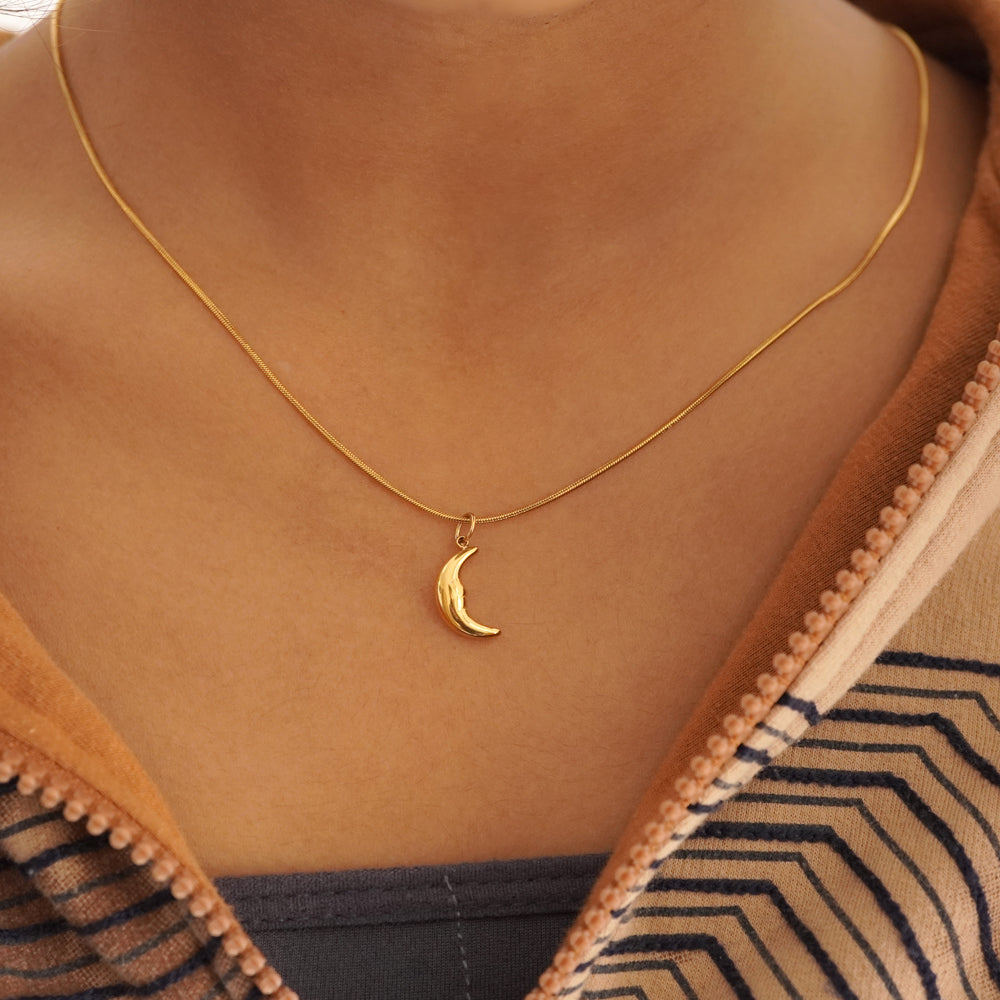 Alya moon charm image 2